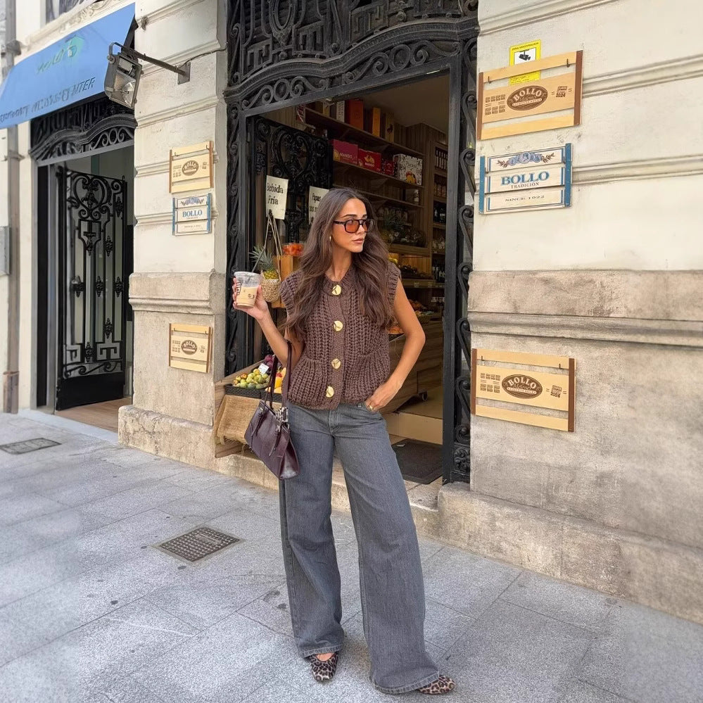 Gilet tricoté à boutons dorés